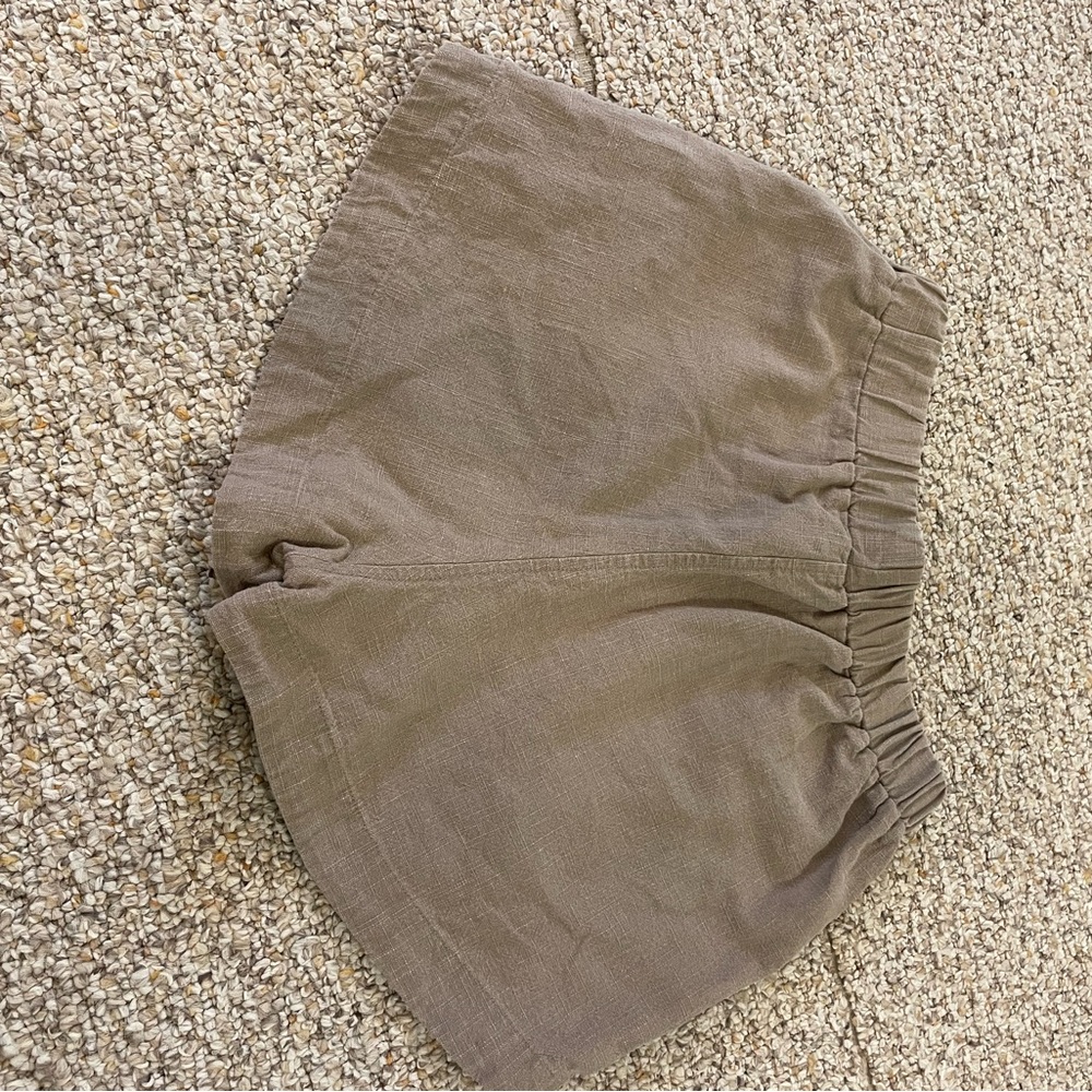 Kepola design size small tan shorts